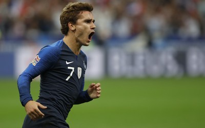 第一电竞-佩洛娃头球攻门被扑